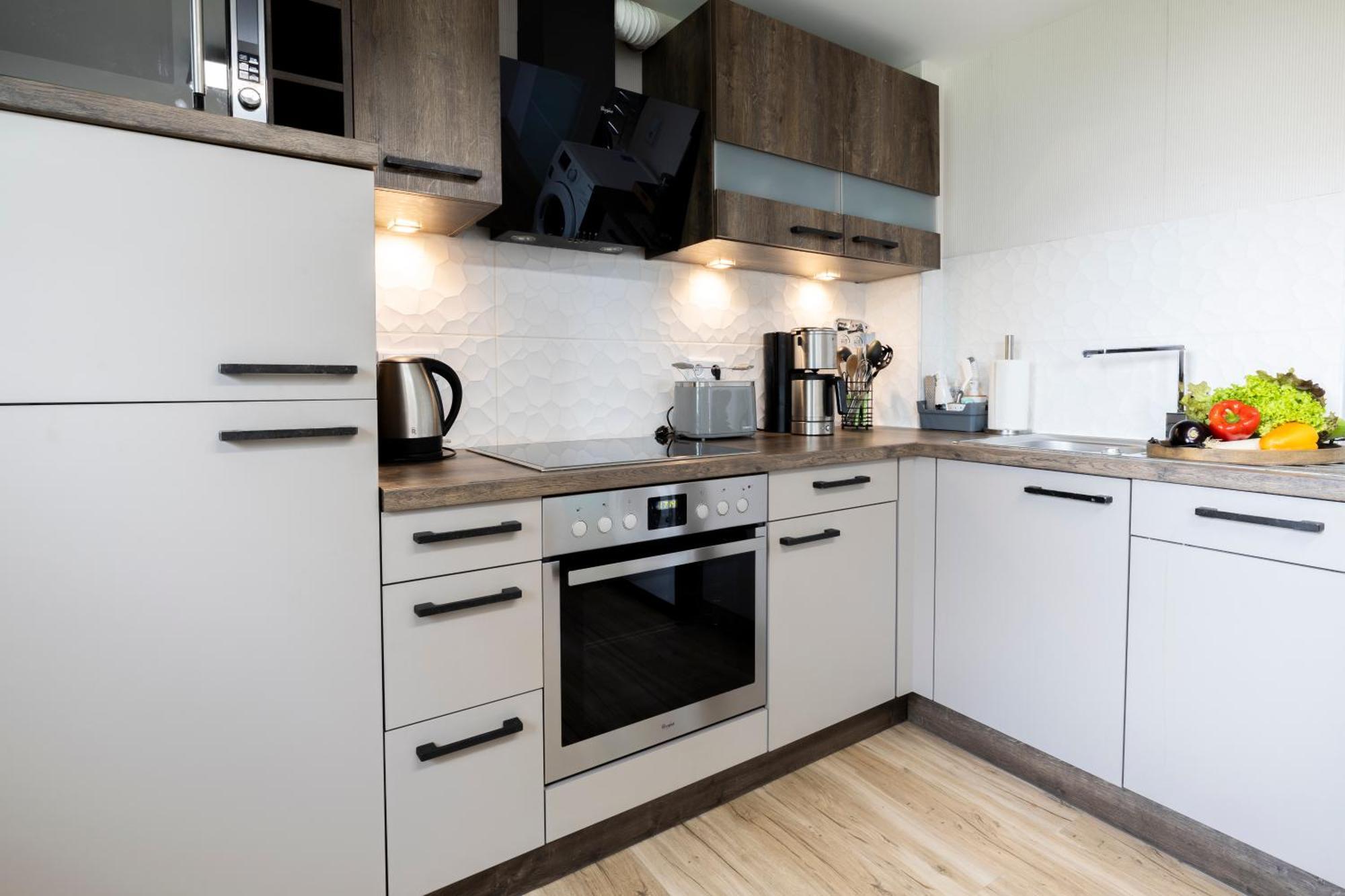 Design Maisonette - 24H Self-Check-In - Bis 7 Pers - In Direkter Weihernaehe - Parkplatz - Wifi - Balkon -Terrasse - Radwege Schiffweiler Exterior photo