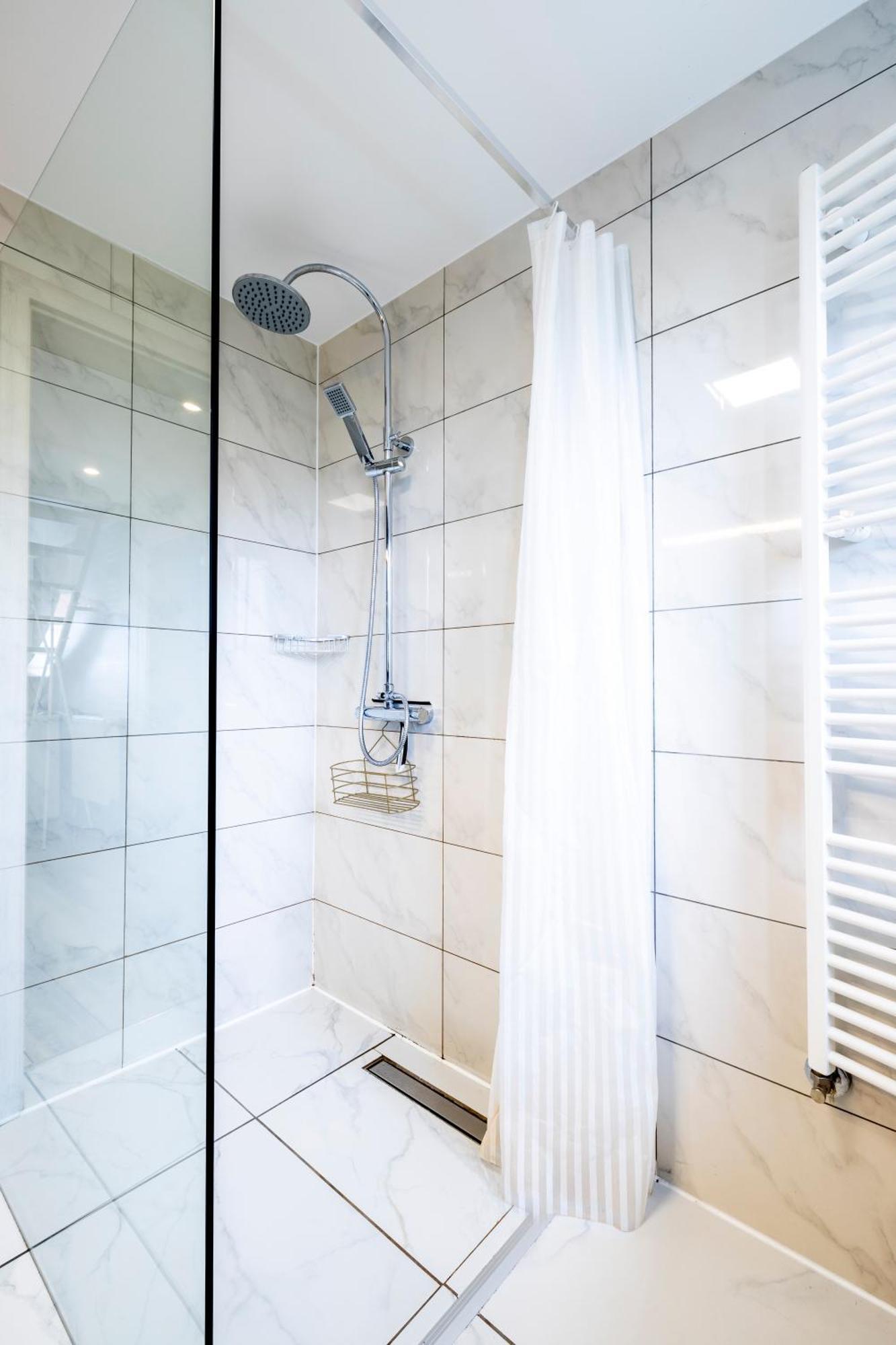 Design Maisonette - 24H Self-Check-In - Bis 7 Pers - In Direkter Weihernaehe - Parkplatz - Wifi - Balkon -Terrasse - Radwege Schiffweiler Exterior photo