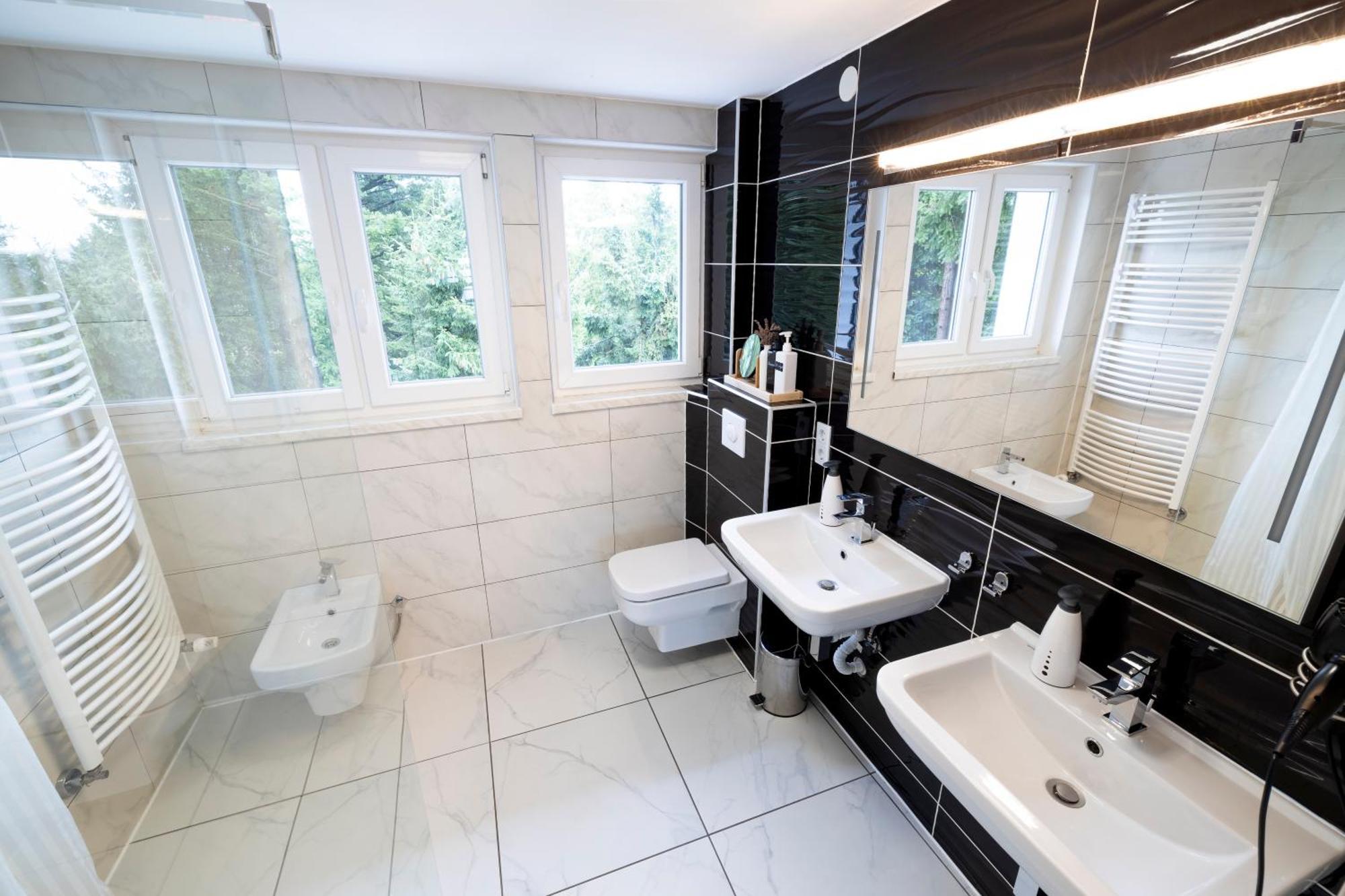 Design Maisonette - 24H Self-Check-In - Bis 7 Pers - In Direkter Weihernaehe - Parkplatz - Wifi - Balkon -Terrasse - Radwege Schiffweiler Exterior photo